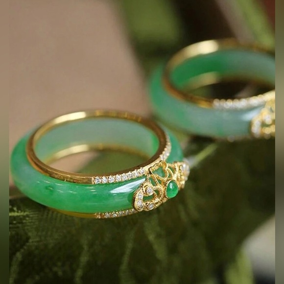 NIB Elegant Green Jade Inlaid Metal & Cubic Zirconia Ring - Picture 5 of 7